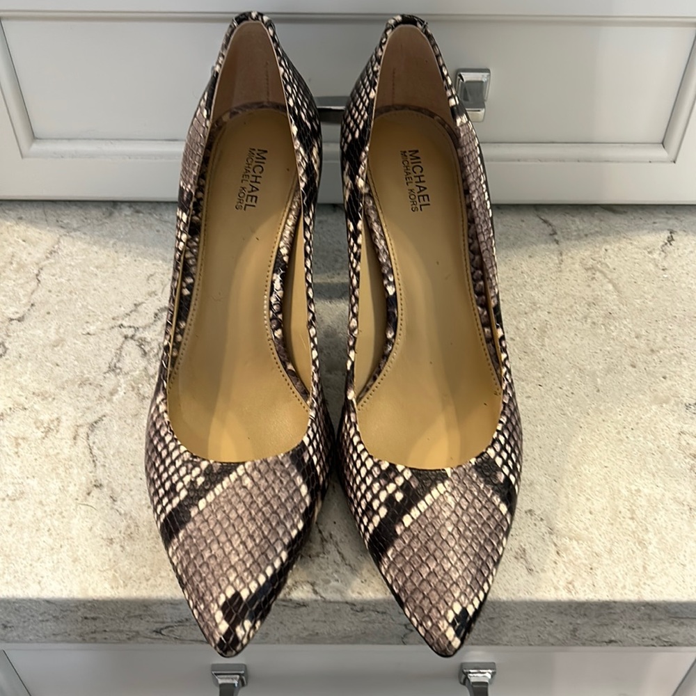 Michael Kors Size 8 Snakeskin heels